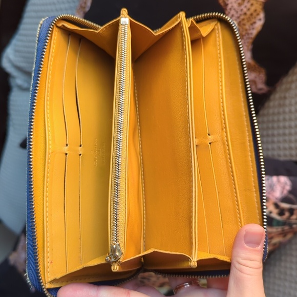 ✨ Louis Vuitton Monogram Denim Zippy - Picture 11 of 16